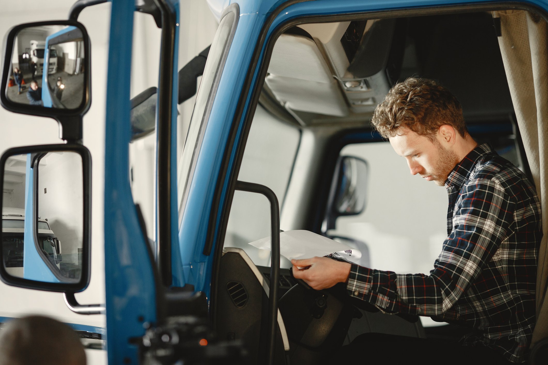 Navigating the Driver Qualification File Checklist: A Complete Guide for Fleet Managers 
